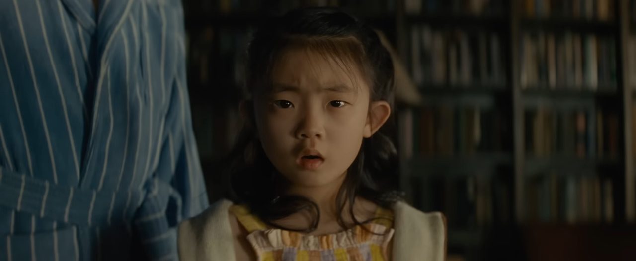 A screenshot from horror movie M. Night Shymalan Knock at the Cabin (2023)