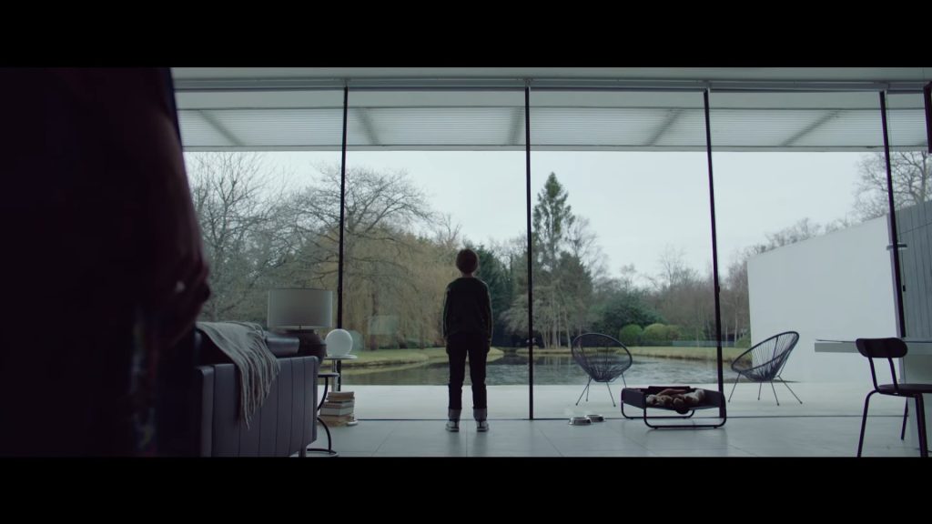 A screenshot from Shudder Origina psychological horror Daddy's Head (2024)