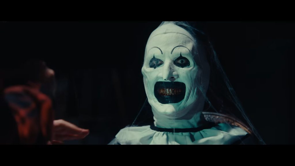 A screenshot from Christmas slasher movie Terrifier 3 (2024)
