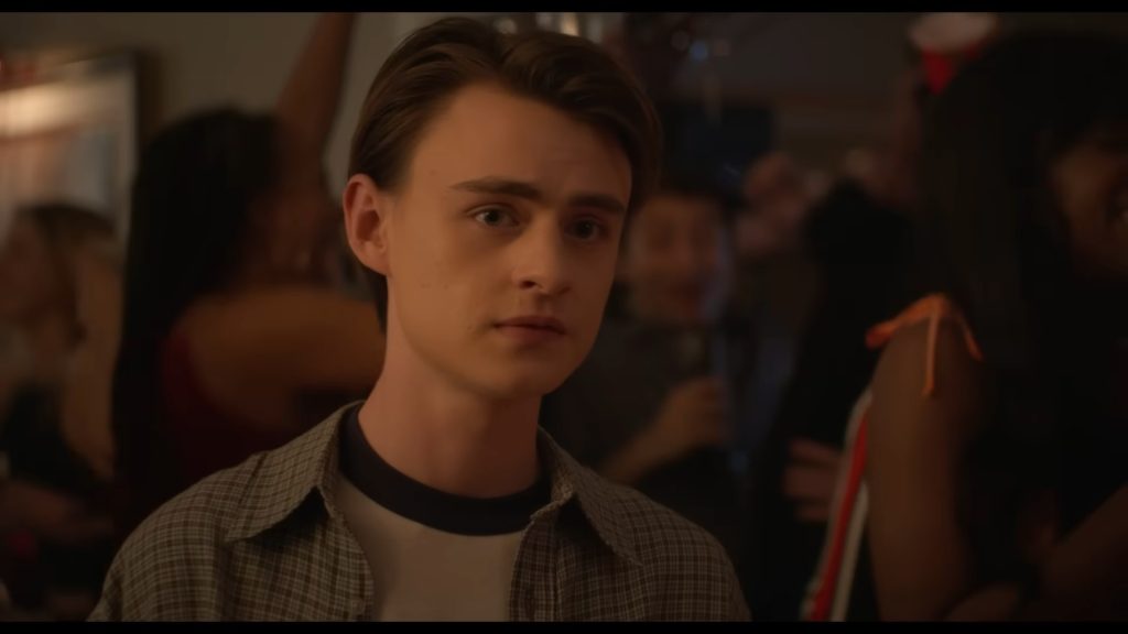 A screenshot from horror comedy Y2K (2024)
