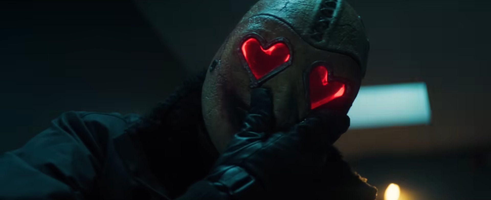 A screenshot from rom-com slasher movie Heart Eyes (2025)