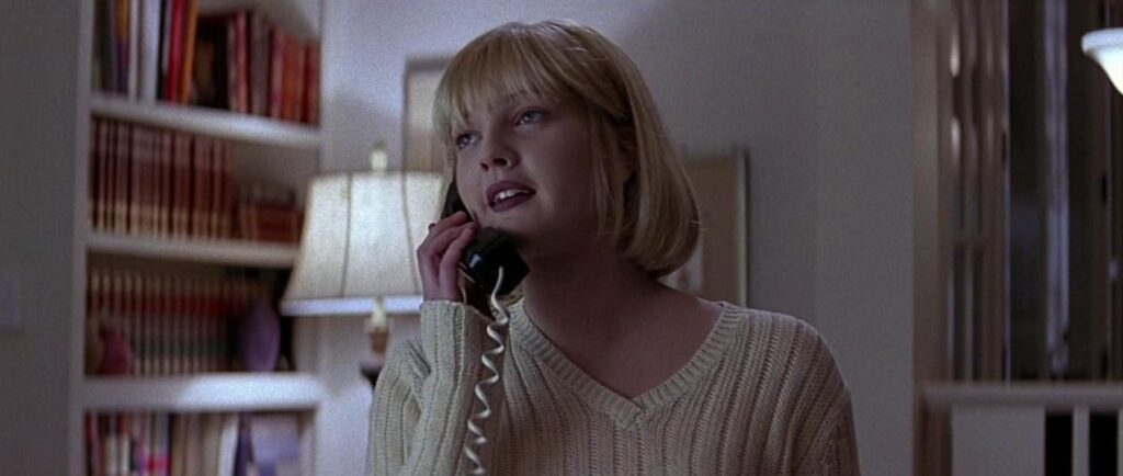A screenshot from the teen slasher horror movie Scream (1997)