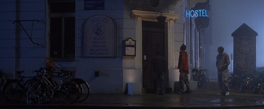 A screenshot from gorno horror movie Hostel (2005)