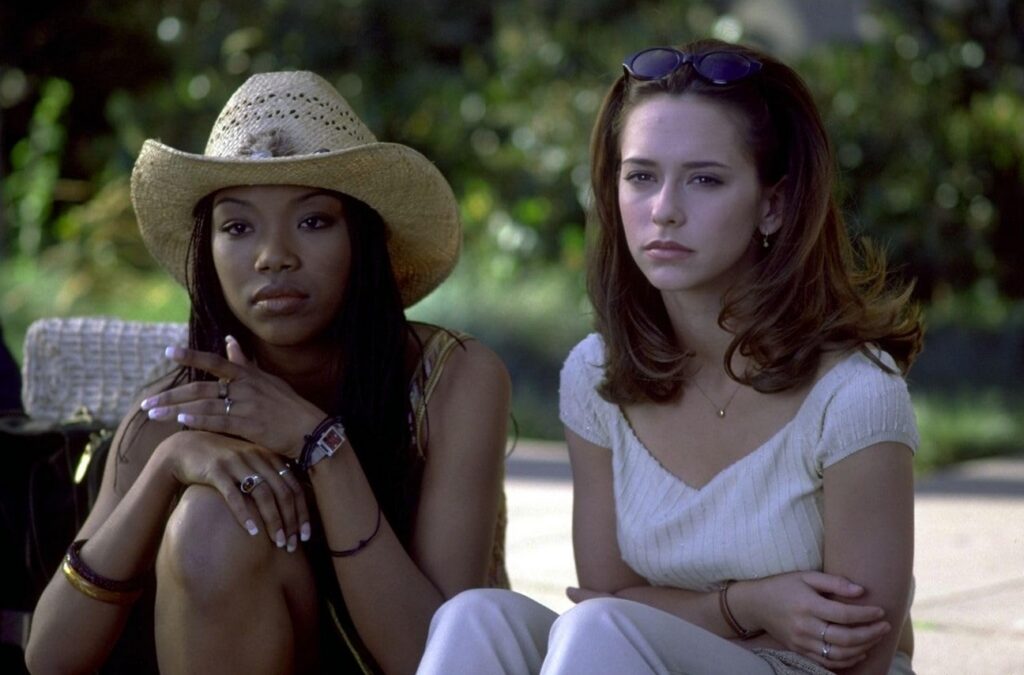 A screenshot from slasher movie I Still Know What You Did Last Summer (1998)