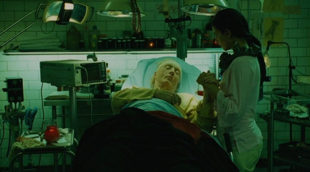 A screenshot from splatter horror movie Saw 3 (2006)