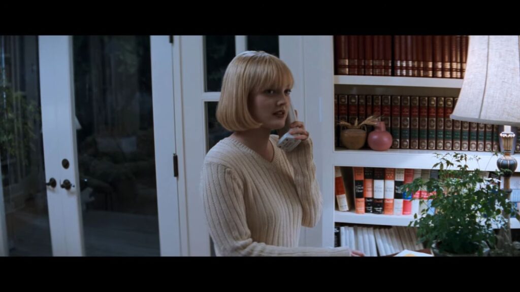 A screenshot from teen slasher movie Scream (1996)