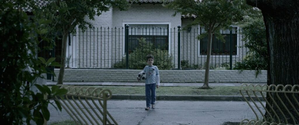 A screenshot from horror movie Terrified (2017)