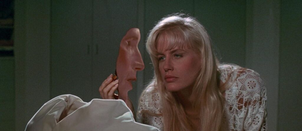 A screenshot from the science fiction thriller movie Memoirs of an Invisible Man (1992)