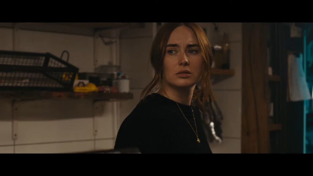 A screenshot from time-loop horror movie Manor of Darkness (2025)