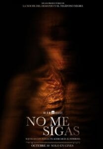 Official movie poster for Blumhouse's No Me Sigas (2025) featuring a terrifying, blurred and distorted skeletal demonic figure emerging from pitch-black darkness.