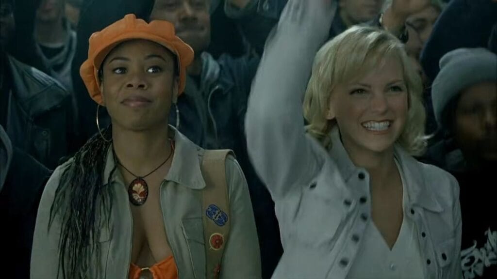 Regina Hall as Brenda and Anna Faris as Cindy cheering excitedly in a rap battle crowd in Scary Movie 3.